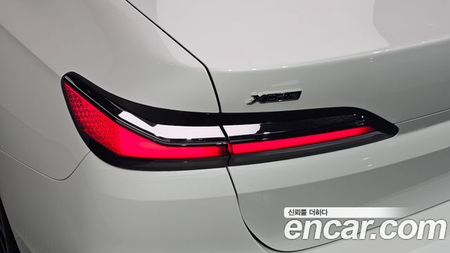 BMW 7-Series 2025 — photo 9