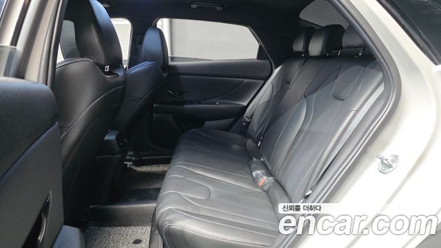 Hyundai AVANTE 2023 — photo 18