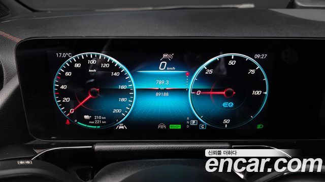 Mercedes-Benz EQA 2022 — photo 11