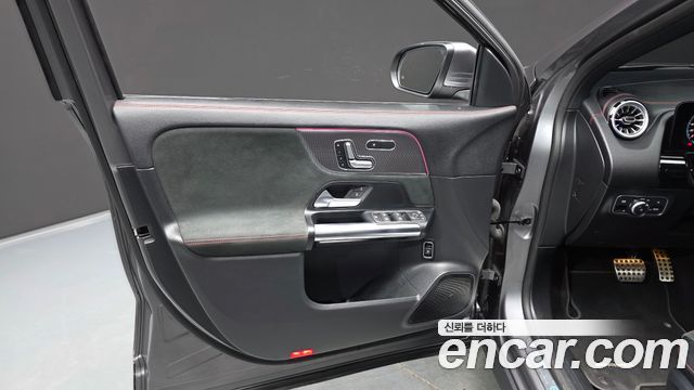 Mercedes-Benz EQA 2022 — photo 14