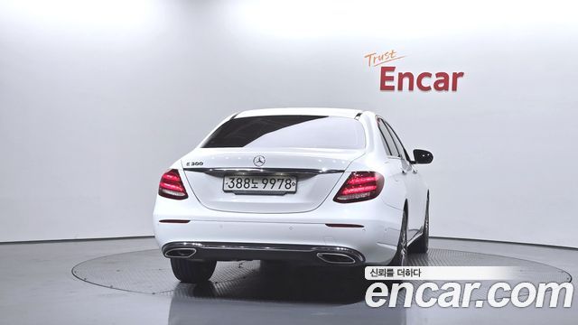 Mercedes-Benz E-Class 2019 — photo 4