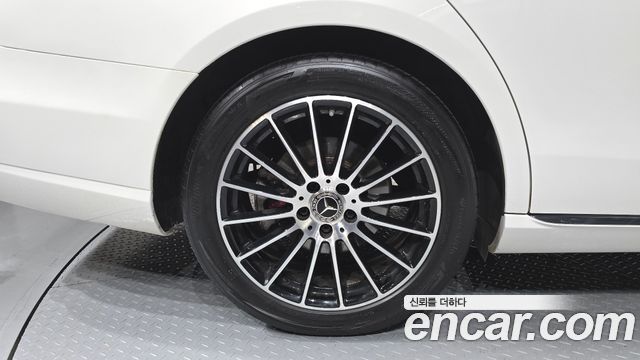 Mercedes-Benz E-Class 2019 — photo 5