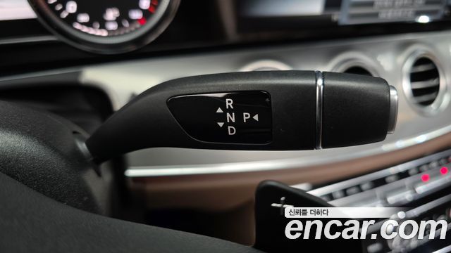 Mercedes-Benz E-Class 2019 — photo 12