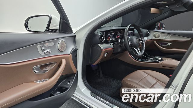 Mercedes-Benz E-Class 2019 — photo 13