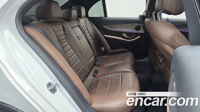 Mercedes-Benz E-Class 2019 — photo 17