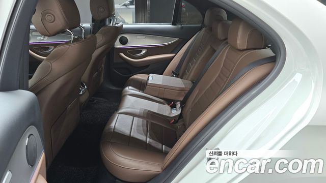 Mercedes-Benz E-Class 2019 — photo 18