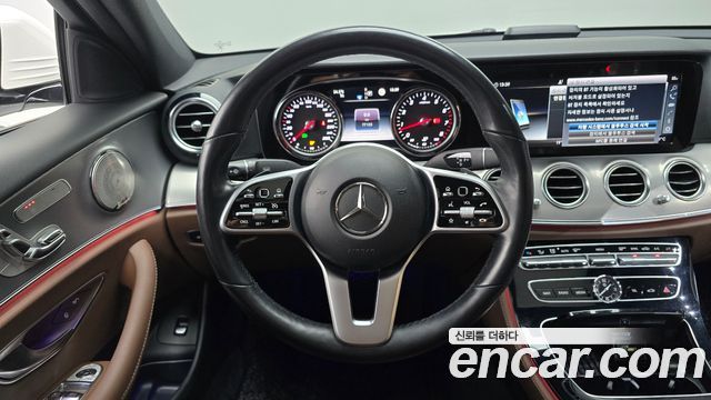 Mercedes-Benz E-Class 2019 — photo 19