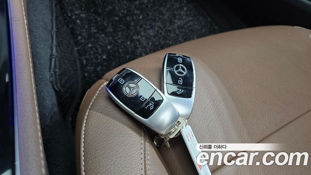 Mercedes-Benz E-Class 2019 — photo 24