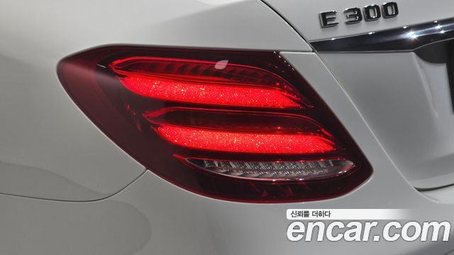Mercedes-Benz E-Class 2019 — photo 9