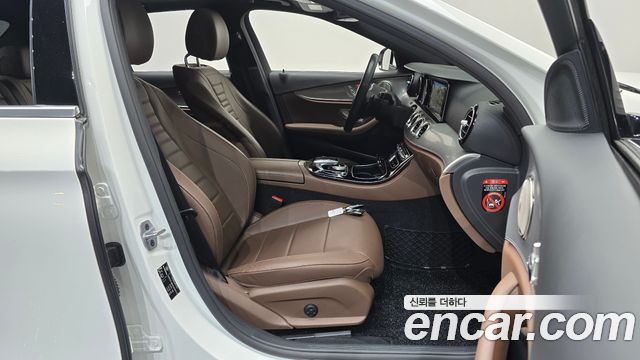 Mercedes-Benz E-Class 2019 — photo 16