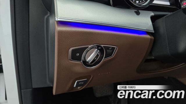 Mercedes-Benz E-Class 2019 — photo 29