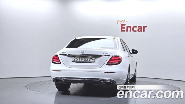 Mercedes-Benz E-Class 2019 — photo 4