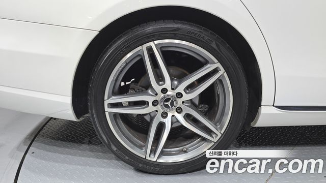 Mercedes-Benz E-Class 2019 — photo 5