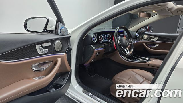 Mercedes-Benz E-Class 2019 — photo 13
