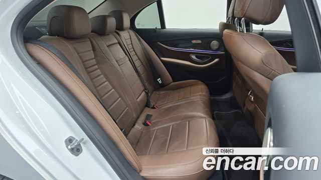 Mercedes-Benz E-Class 2019 — photo 17