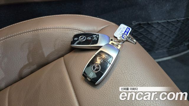 Mercedes-Benz E-Class 2019 — photo 24