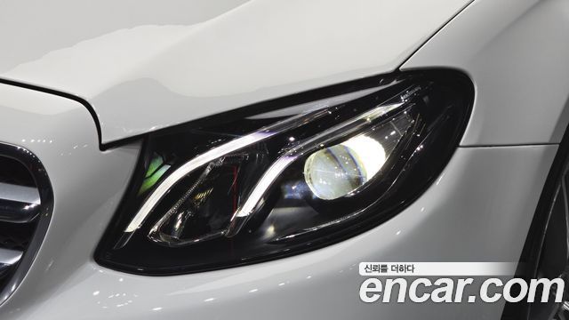 Mercedes-Benz E-Class 2019 — photo 8