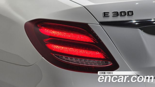 Mercedes-Benz E-Class 2019 — photo 9