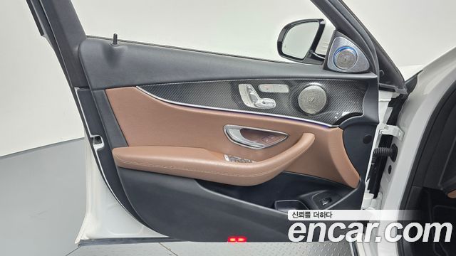 Mercedes-Benz E-Class 2019 — photo 14