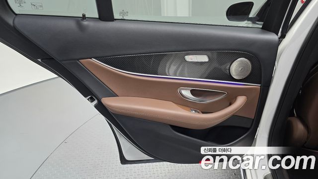 Mercedes-Benz E-Class 2019 — photo 15