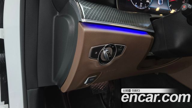 Mercedes-Benz E-Class 2019 — photo 29