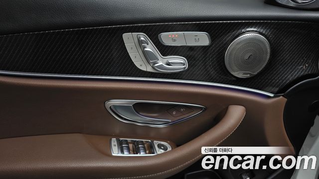 Mercedes-Benz E-Class 2019 — photo 30