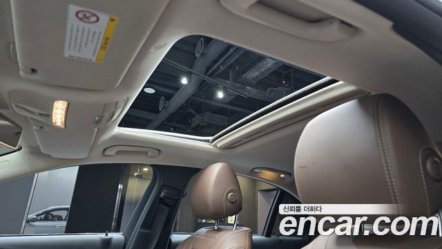 Mercedes-Benz E-Class 2019 — photo 33