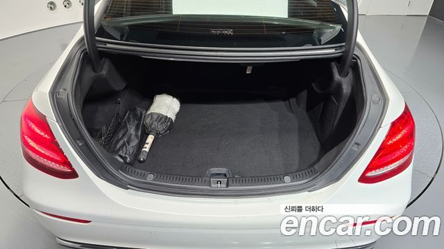 Mercedes-Benz E-Class 2019 — photo 34