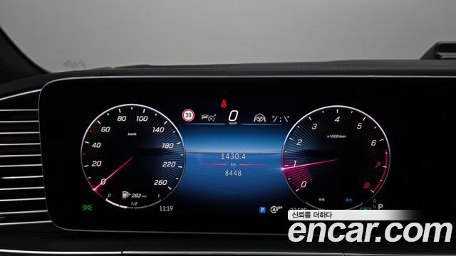 Mercedes-Benz GLE-Class 2025 — photo 11