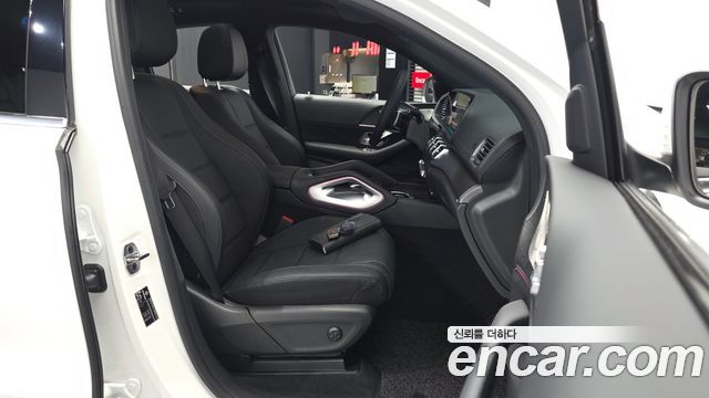 Mercedes-Benz GLE-Class 2025 — photo 17
