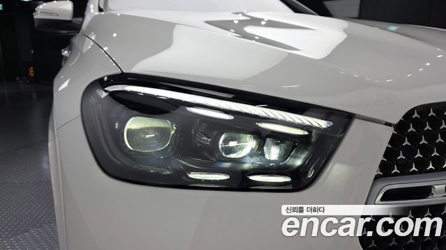 Mercedes-Benz GLE-Class 2025 — photo 8