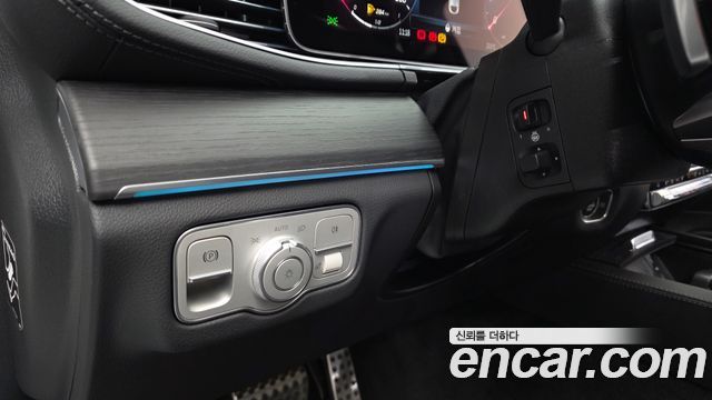 Mercedes-Benz GLE-Class 2025 — photo 27
