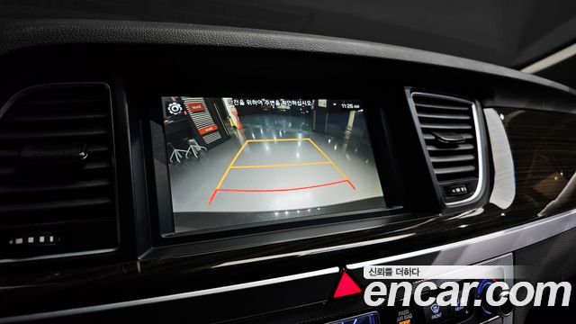Genesis G80 2019 — photo 21