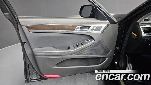 Genesis G80 2019 — photo 14