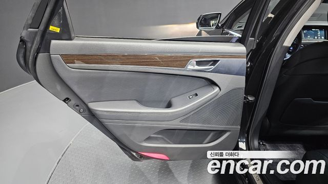Genesis G80 2019 — photo 15