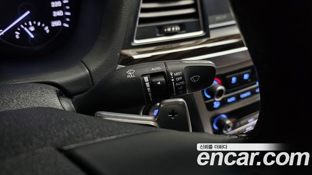 Genesis G80 2019 — photo 30
