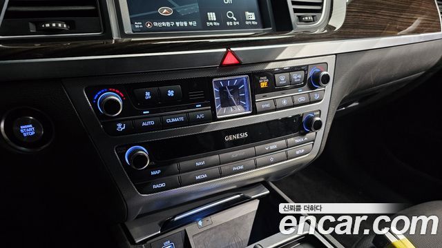 Genesis G80 2019 — photo 32