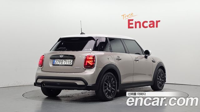 Mini Cooper 2024 — photo 2