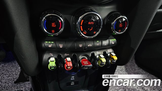 Mini Cooper 2024 — photo 23