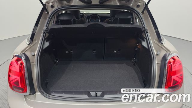 Mini Cooper 2024 — photo 26