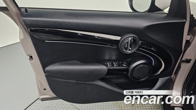 Mini Cooper 2024 — photo 14