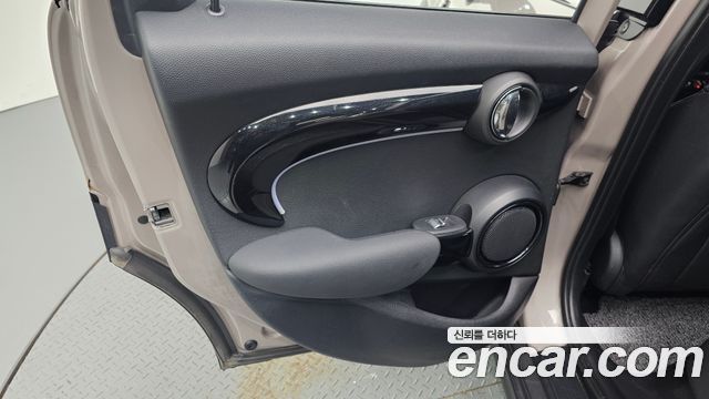 Mini Cooper 2024 — photo 15