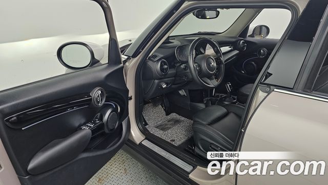 Mini Cooper 2024 — photo 16