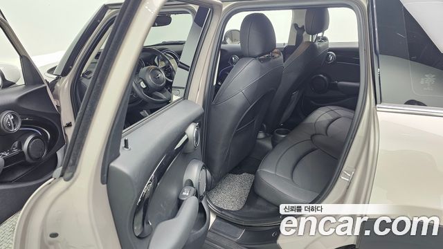 Mini Cooper 2024 — photo 27
