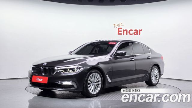 BMW 5-Series 2018 — photo 34