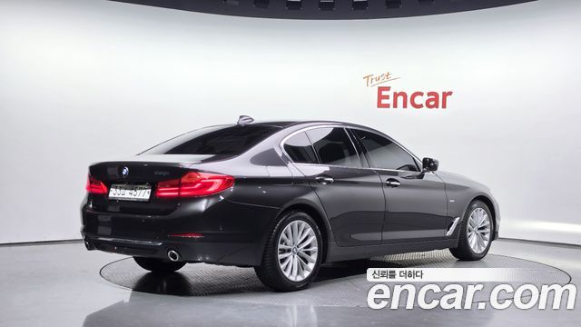 BMW 5-Series 2018 — photo 2