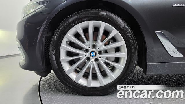 BMW 5-Series 2018 — photo 5