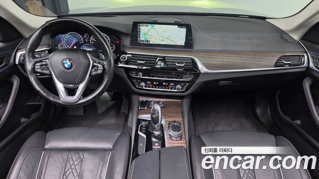 BMW 5-Series 2018 — photo 10