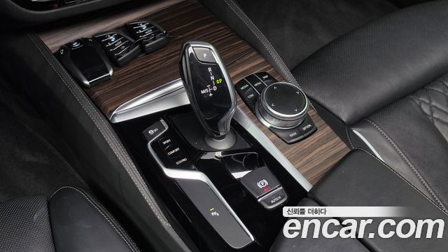 BMW 5-Series 2018 — photo 12