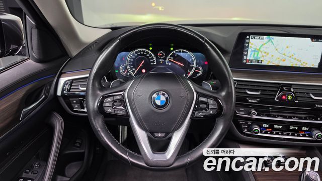 BMW 5-Series 2018 — photo 19